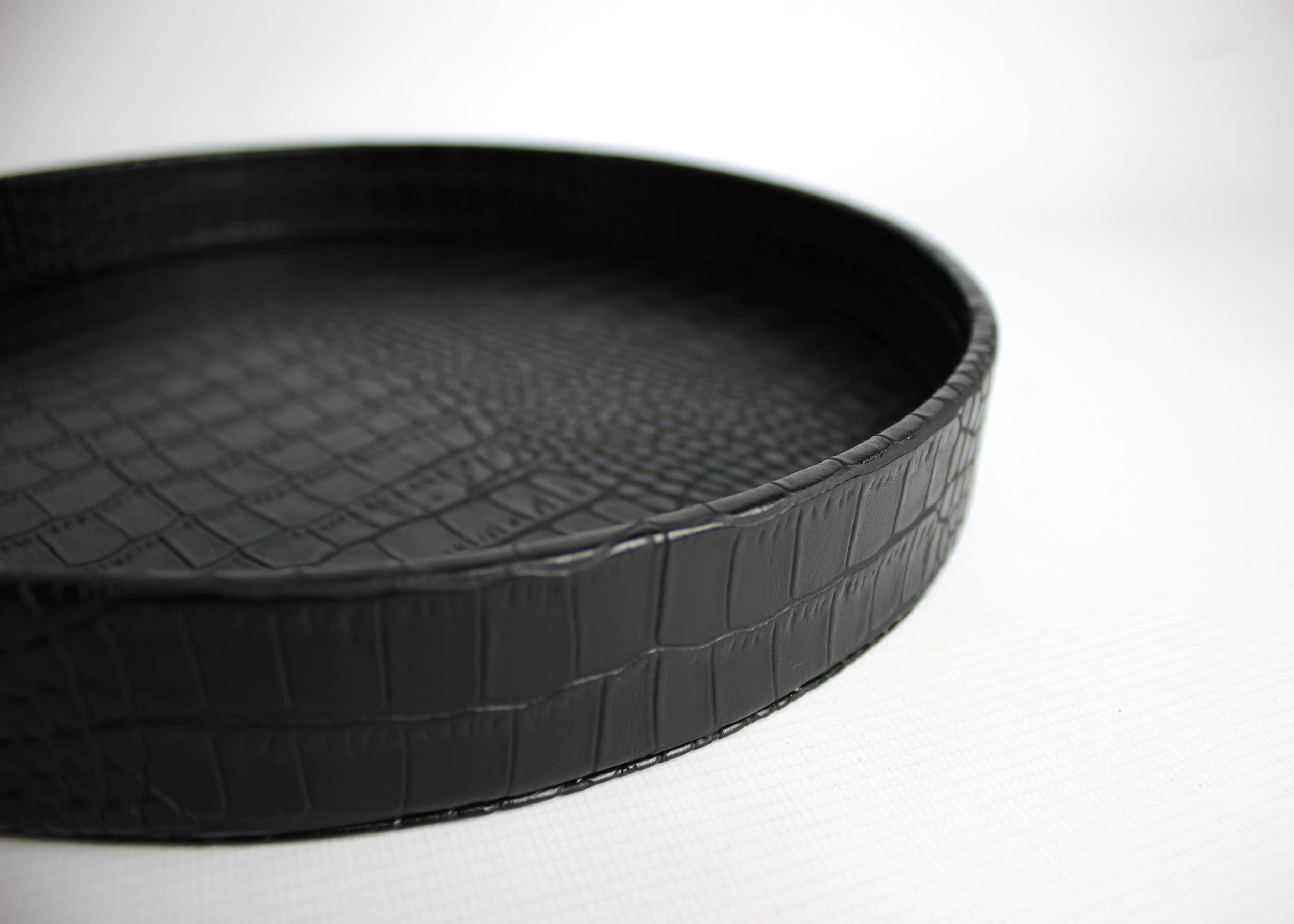 Signature Home Collection GmbH – wholesale Serving tray – Round tray faux leather croco black 26×26×4 cm serving3
