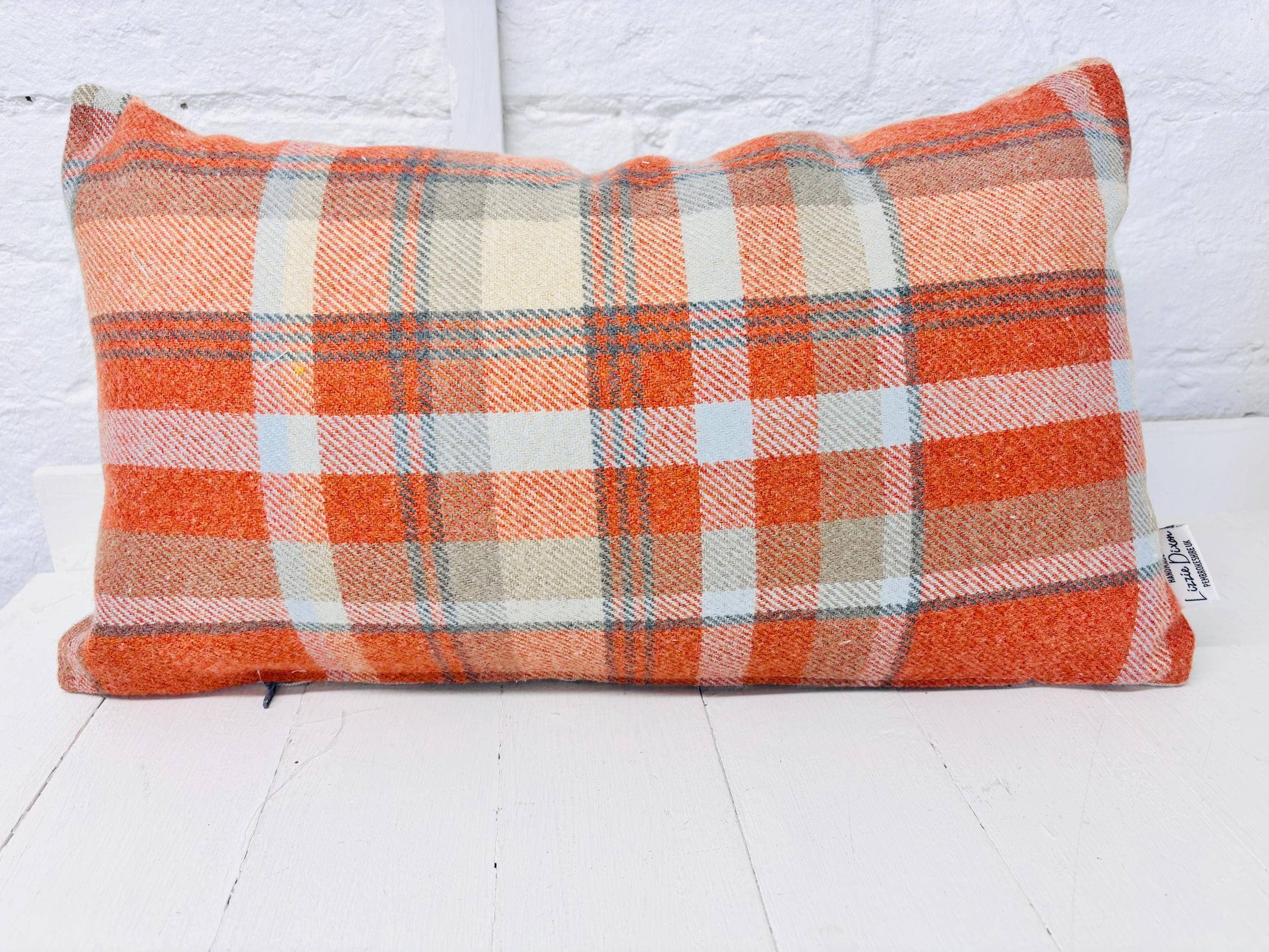 Lizzie Dixon Designs – wholesale Throw/decorative pillow – Highland Cow Cushion-Autumnal wool2