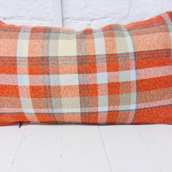 Lizzie Dixon Designs – wholesale Throw/decorative pillow – Highland Cow Cushion-Autumnal wool2