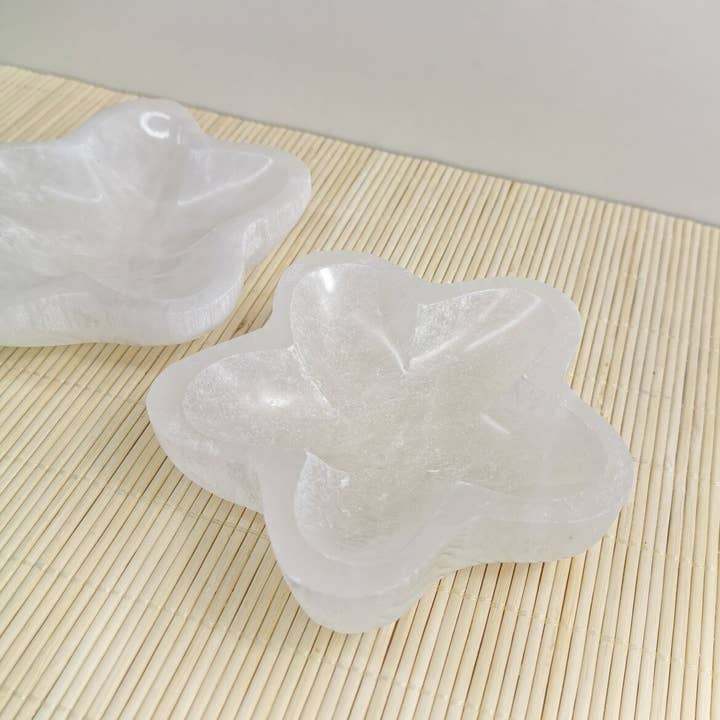 Bol Fleur en Sélénite 10 cm pour la vente par UNDERSUN.STORE
