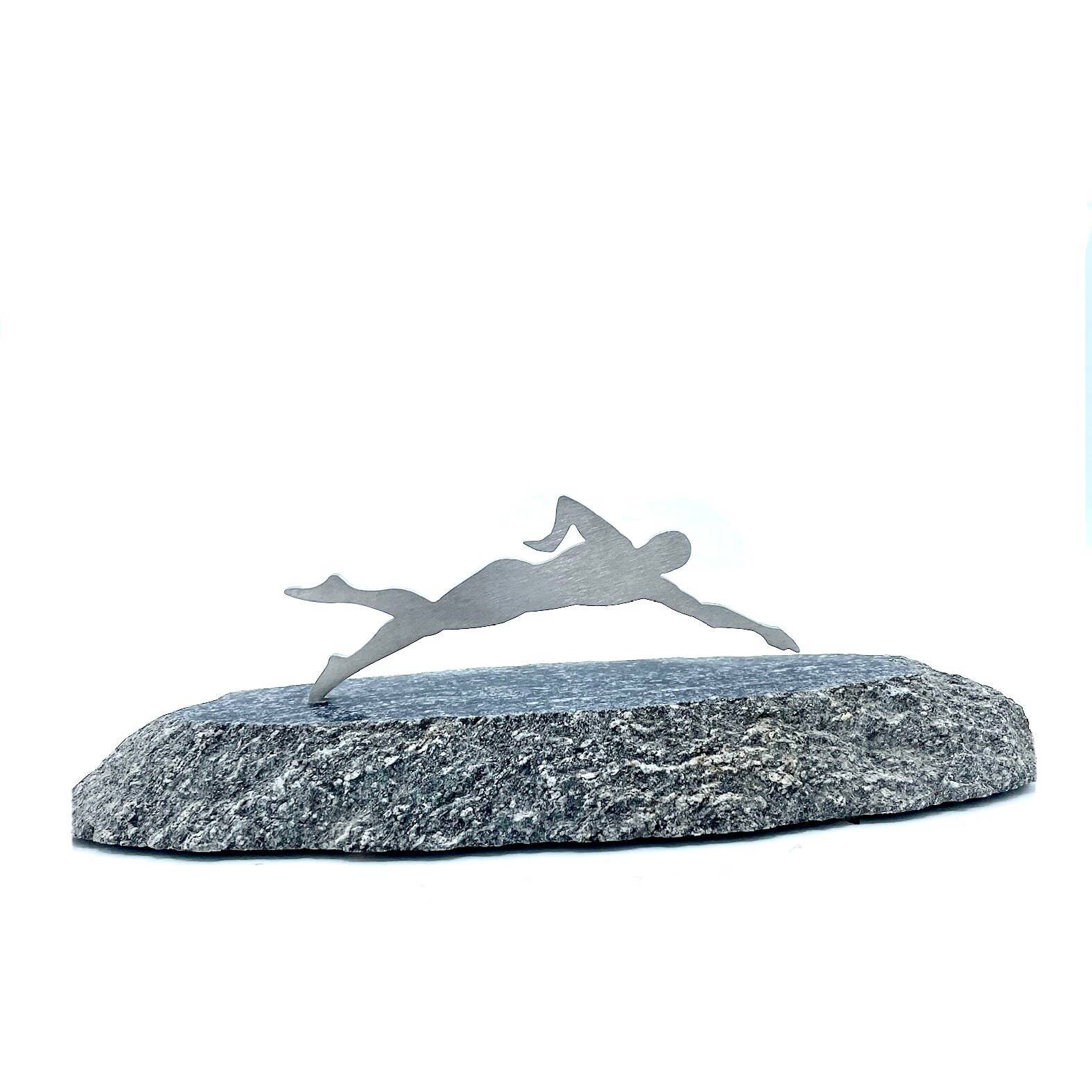 Vermont Rocks! - Vendita all'ingrosso Scultura - Scultura nuotatrice in pietra e acciaio inossidabile. Questi potrebbero essere trofei o un'ispirazione visiva per continuare a nuotare. Vermont Rocks!1