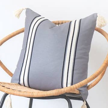 Capa de almofada neutra, Aviv, cinza escuro, 20" por atacado de Hofdeco