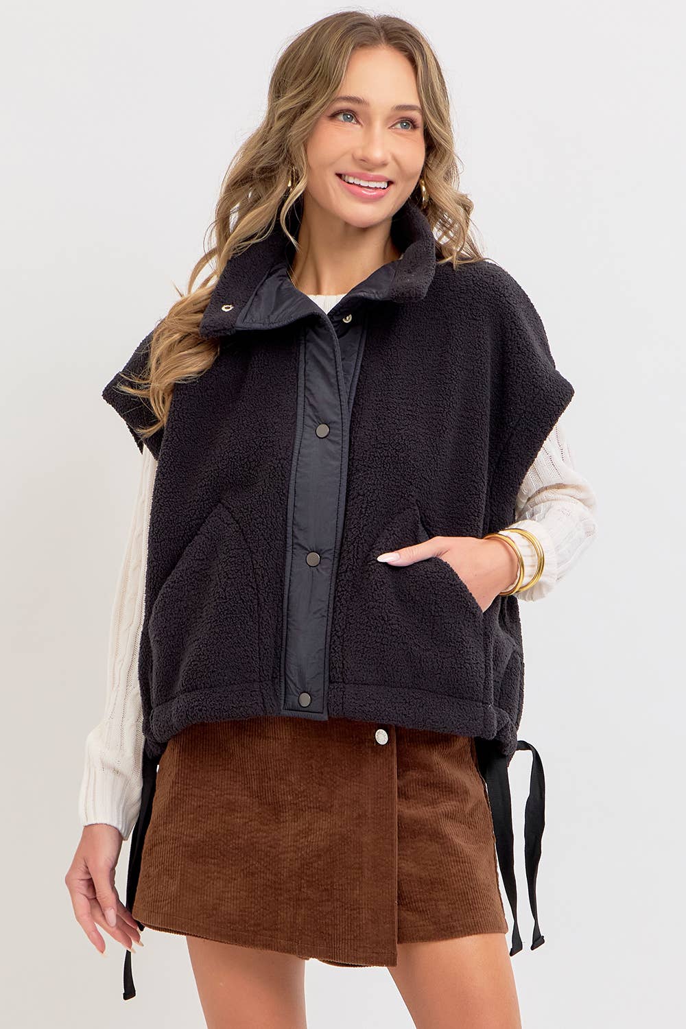 Sweet Lovely by Jen - Wholesale Outerwear Vest - Women's - OVERSIZED FLEECE VEST2