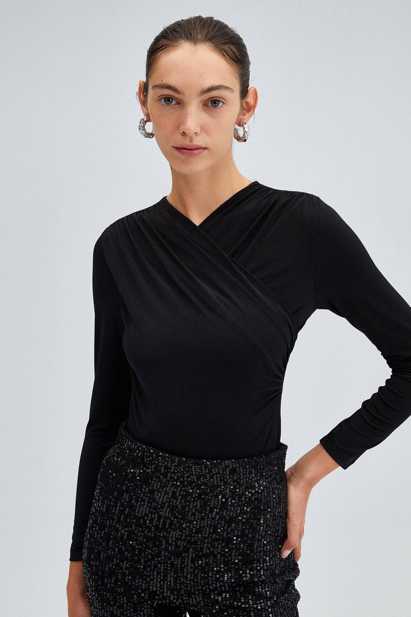 Negro BODY DRAPEADO ELÁSTICO - AJUSTE ENVUELTO DE MANGA LARGA de venta al por mayor en Faire1