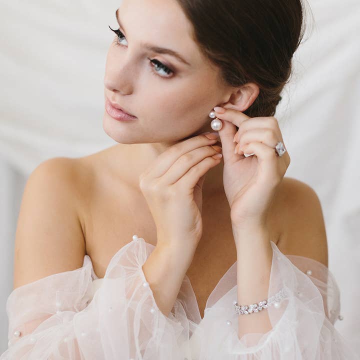 Dareth Colburn Designs - Wholesale Hangende/ronde oorbellen - Nadine Pearl Dangle oorbellen2