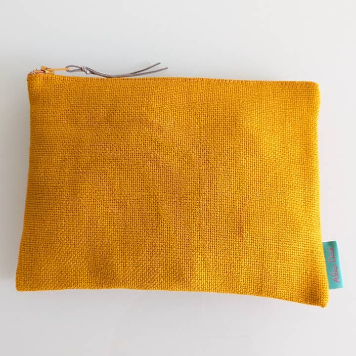 Customizable linen pouch 21x15cm for wholesale by Alex Doré Paris