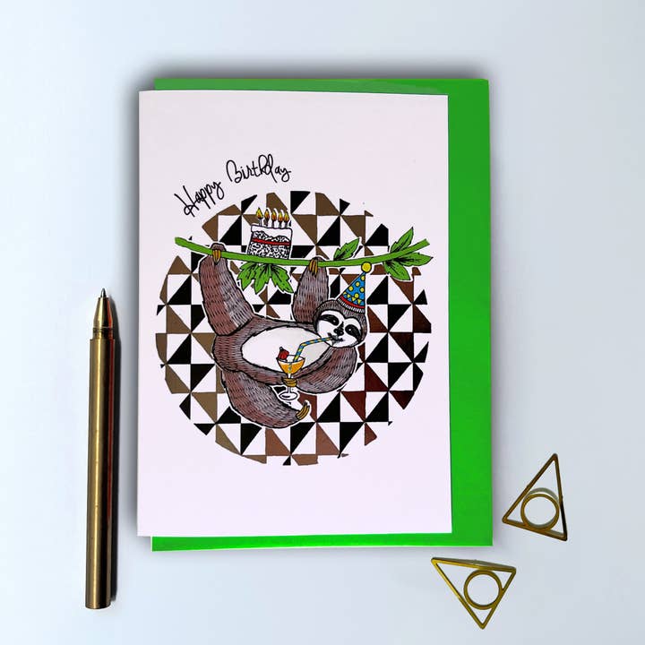 Biglietto di compleanno con bradipo. per la vendita all'ingrosso da parte di Katie Clement Illustration