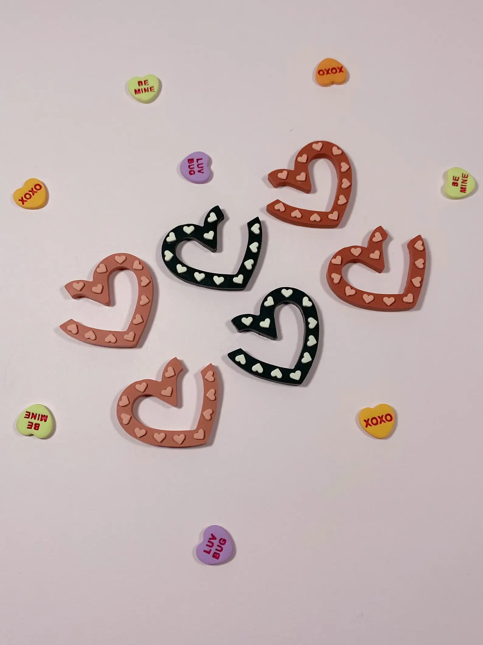 Peaches Phase – wholesale Hängande örhängen – Hjärtformade Hoops, Clay Hoops, Alla hjärtans dag lera örhängen5