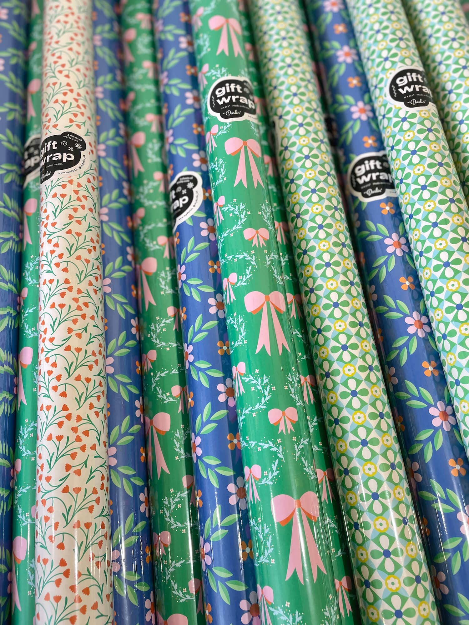 My Darlin' - Vente Feuille de papier cadeau - Feuilles ou rouleau d'emballage cadeau Coquette Christmas (vert) • Motif Holly and Bows1