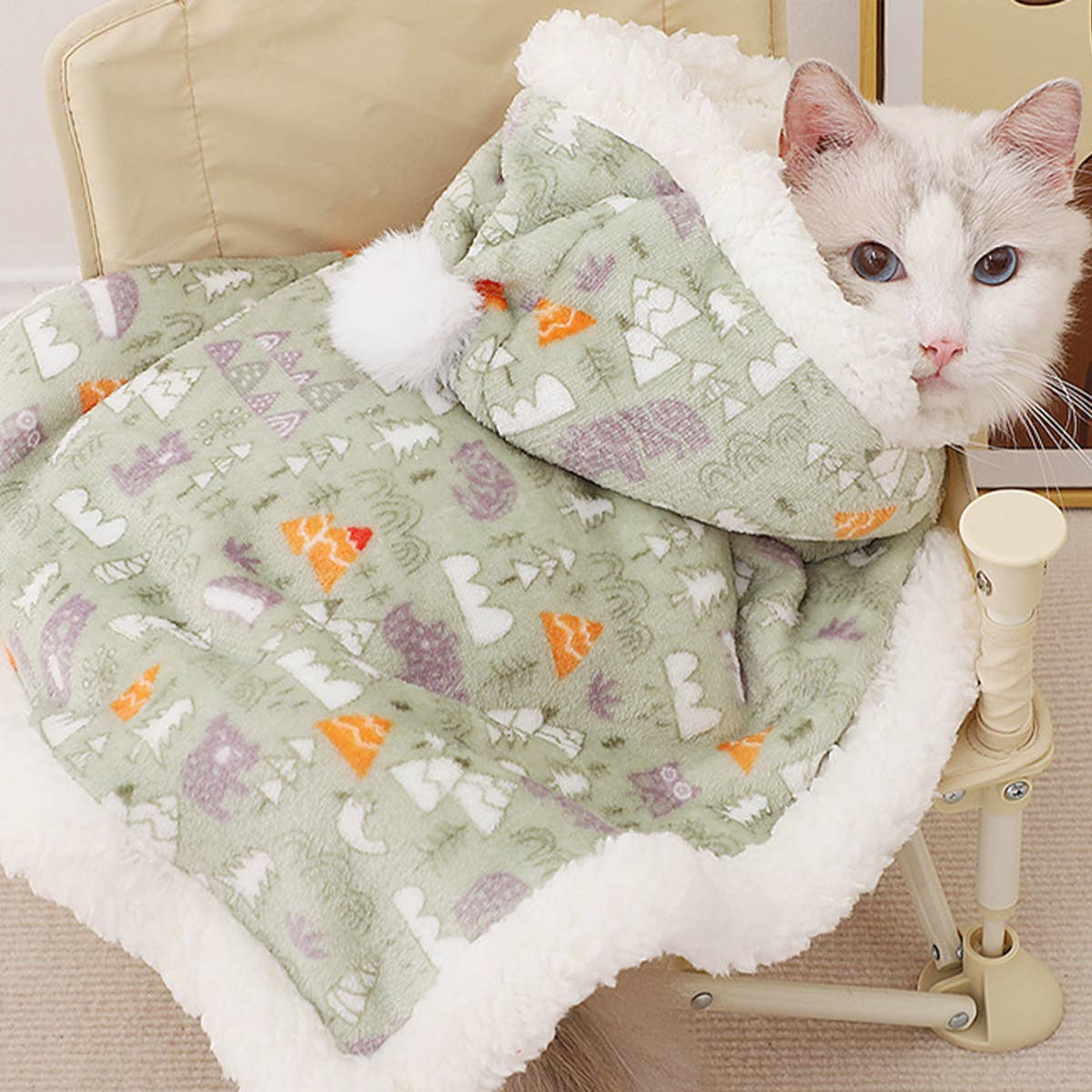 PAWPAWwholesale - Wholesale Pet Blanket - Cat/Dog - Pet Cape Blanket with Hood – Warm Winter Cloak_CWMM72786