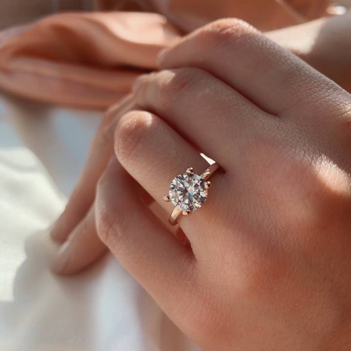 Bague de fiançailles sur mesure pour la vente par Kimiya Designs