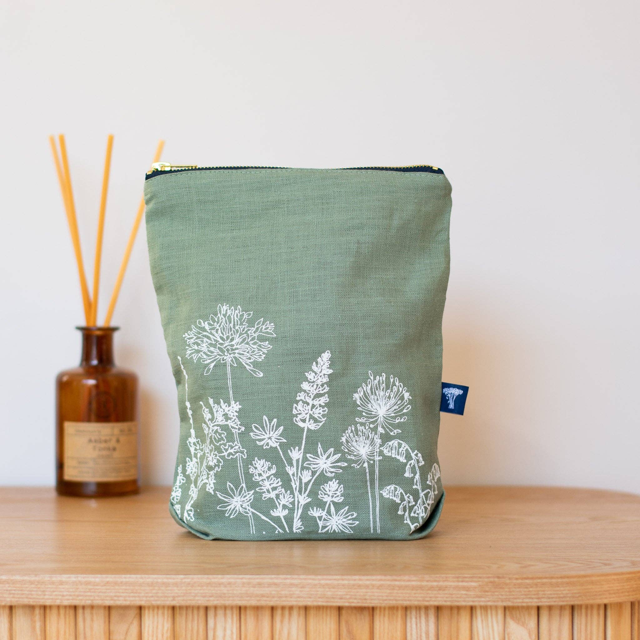 Helen Round - hand printed linen (US Duties Paid) – wholesale Toiletry bag – women's – Linen Toiletry Bag, Large Roomy Design With Garden Flowers11