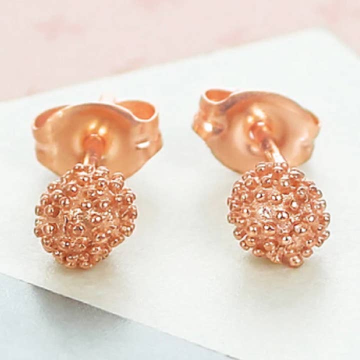 Puces d'oreilles en or rose Sycomore pour la vente par Otis Jaxon London