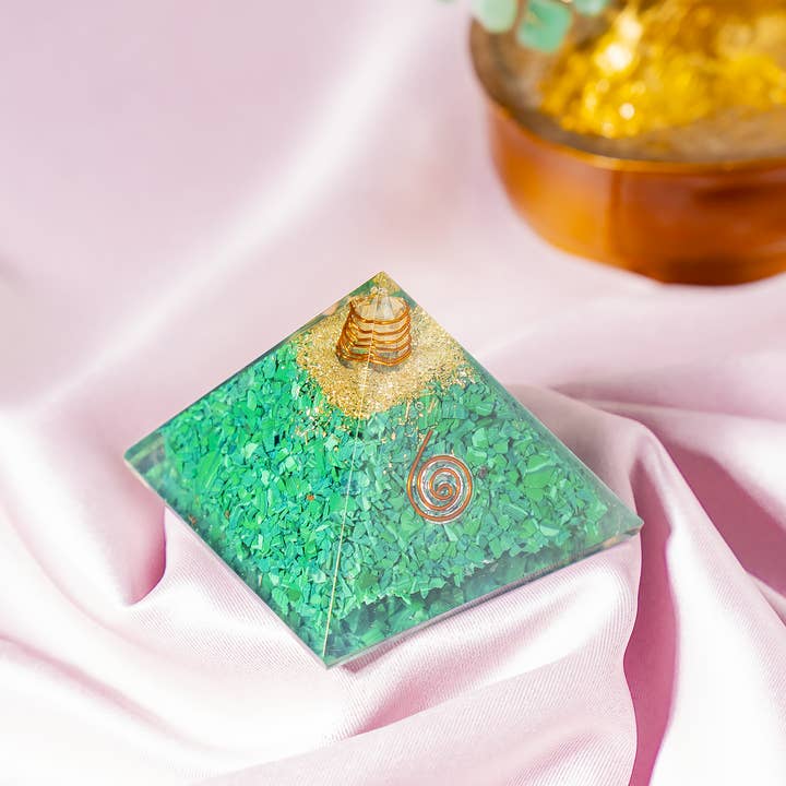 Soothing Crystals – wholesale Spiritual stone/crystal – Orgone Pyramid |Synthetic Malachite | Crystal Energy Pyramid3