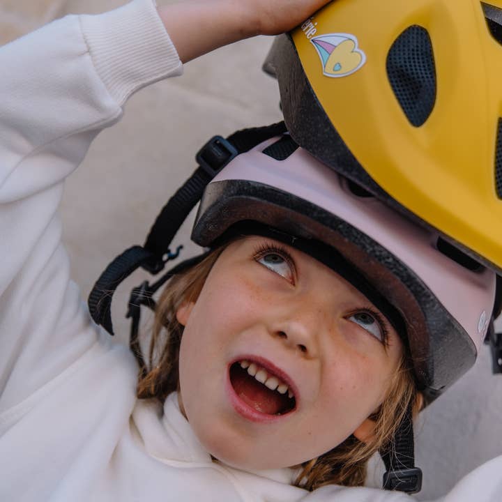 MON ZOLI CASQUE - Wholesale Bike/Scooter - Kids - ROLLING HELMET MUSTARD SIZE XS2