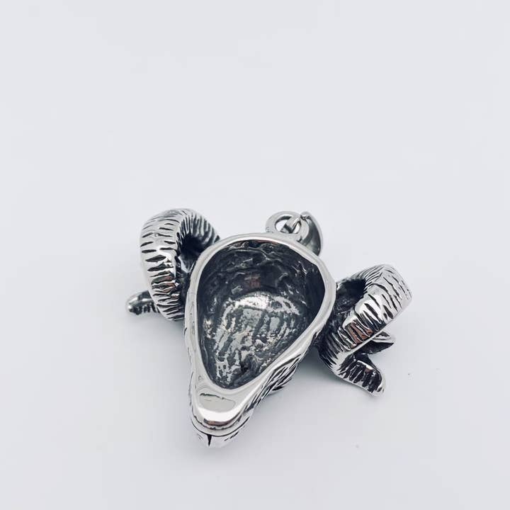 Mio Queena – wholesale Pendant/charm necklace – Satan Hexagram Goat Head Stainless Steel Charm - MJ/MNP