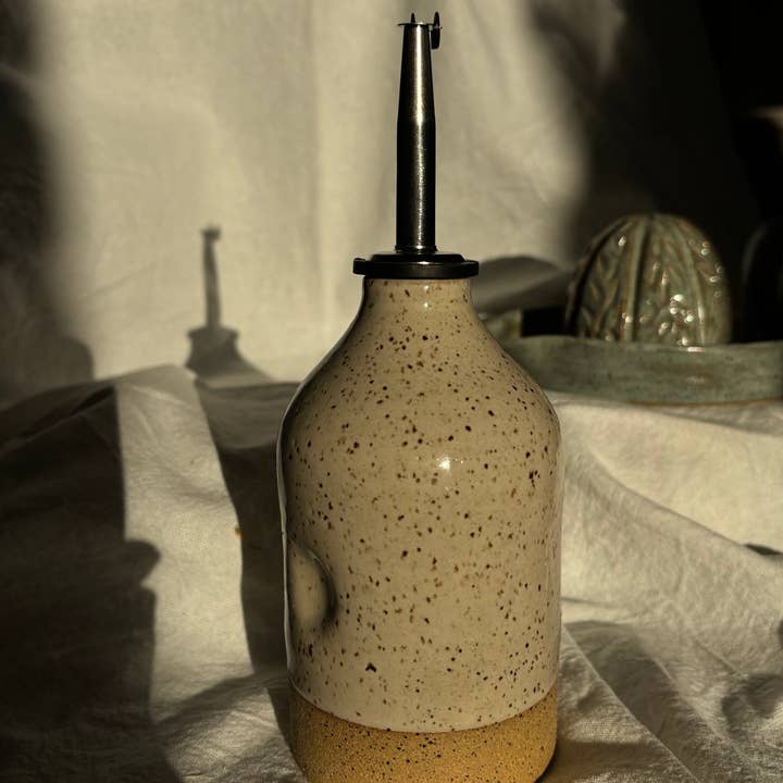 Curtis Park Soap & Ceramics - Wholesale Oil/vinegar dispenser - Ceramic Oil Pourer Vanilla1
