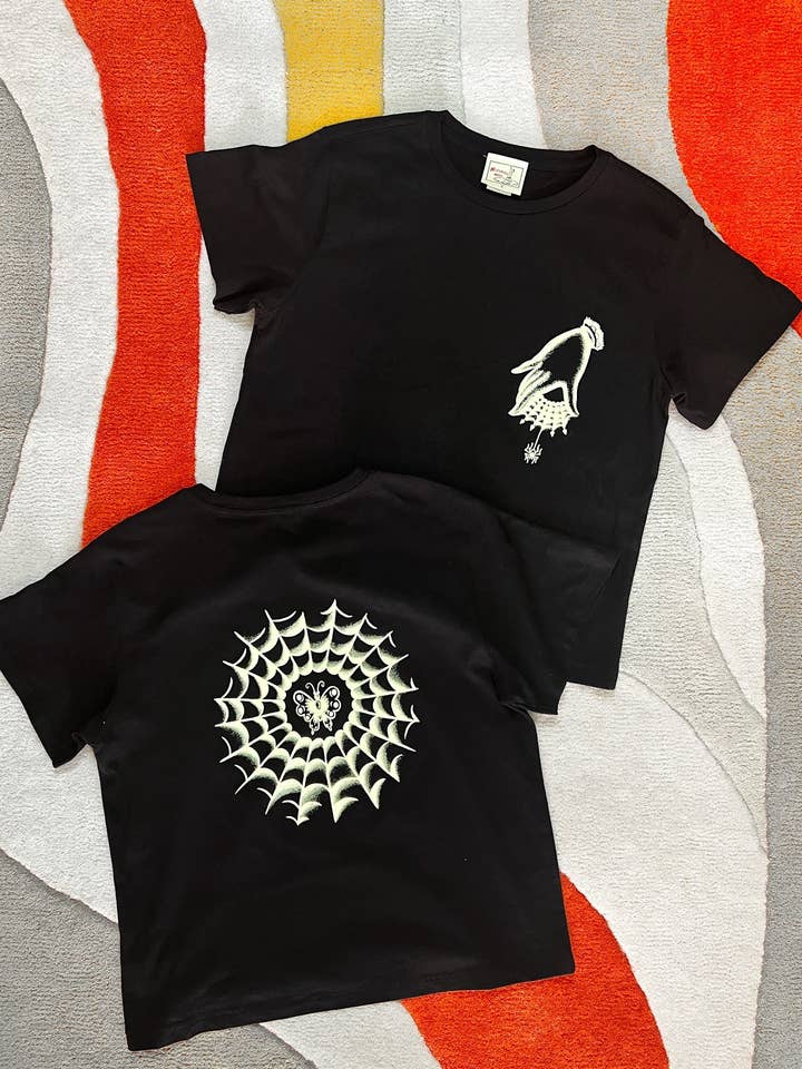 Querida T-shirt Mini Spider em Preto por atacado de Mischief Made