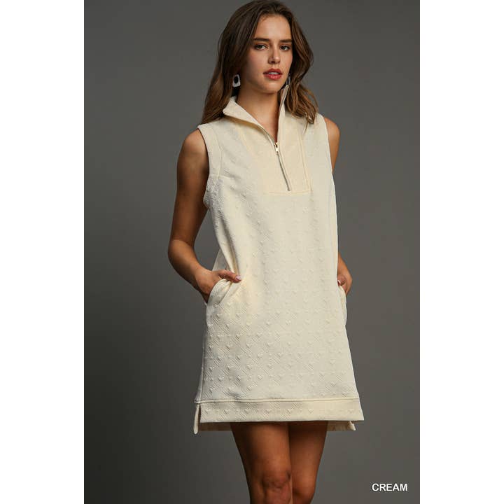 Mini abito con mezza zip senza maniche in jacquard lavorato a cuore per la vendita all'ingrosso da parte di Plush Looks