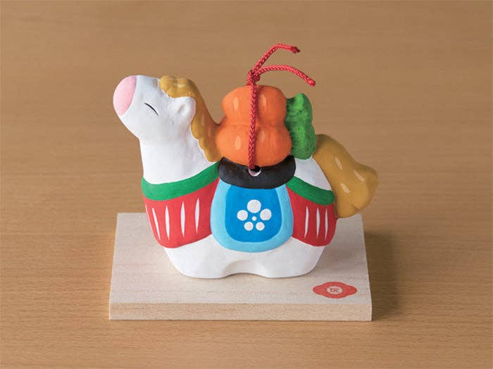 wagumi - Wholesale Decorative figurine - Year of Horse 2026: Horse with Carrot by Gangu Kobo