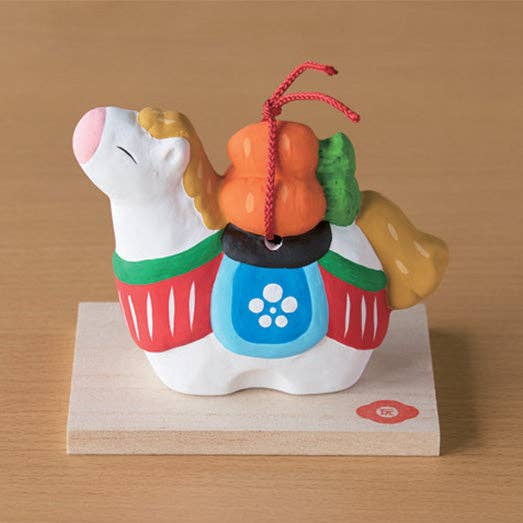wagumi - Wholesale Decorative figurine - Year of Horse 2026: Horse with Carrot by Gangu Kobo0