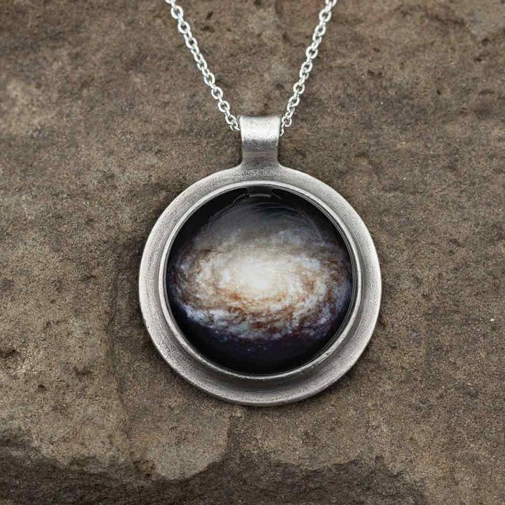 Collier Galaxy pour la vente par Boutique Academia
