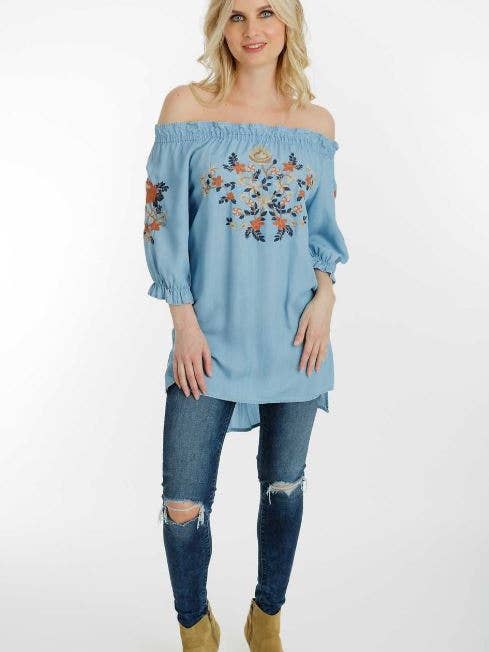 Top brodé à épaules dénudées pour la vente par Given Kale