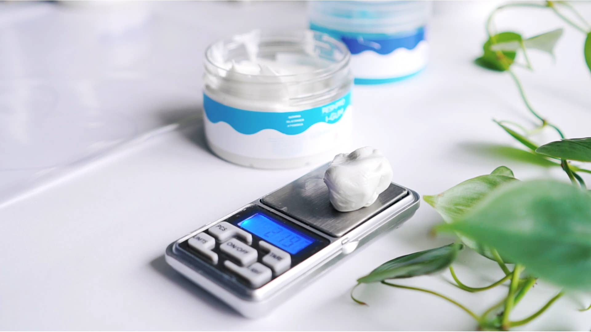 Professional Resins, LLC - Wholesale Craft Supplies - "I–GUM FAST" – Non-Toxic Silicone Putty for mold making2