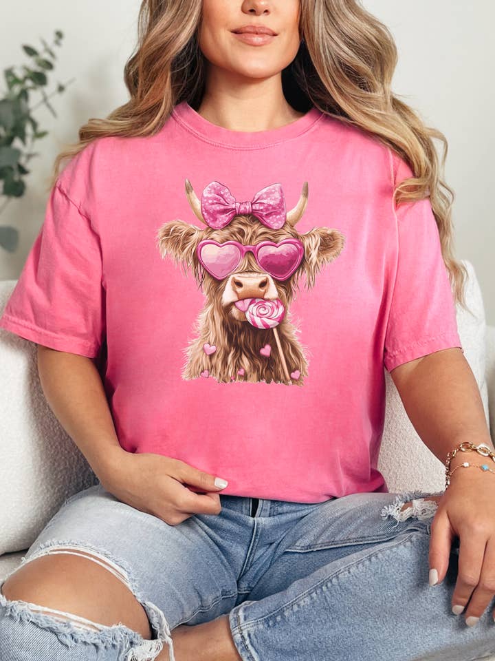 Hartvormige Zonnebril Hoogland Koe Grafisch T-shirt voor wholesale door CMD Wholesale