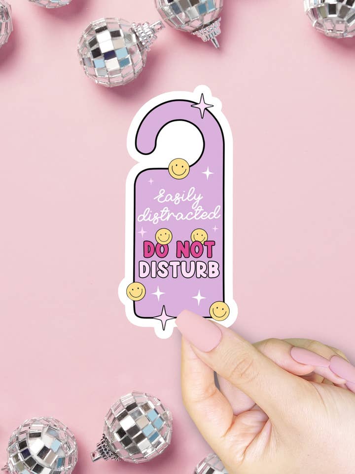 Leicht ablenkbarer „Bitte nicht stören“ -Aufkleber, lustiger Arbeitswitz für den Großhandel von ShopSourSweetener