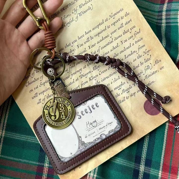 Brown Magic Harry Potter Picture Holder Platform Keychain DP25E937 for wholesale on Faire1