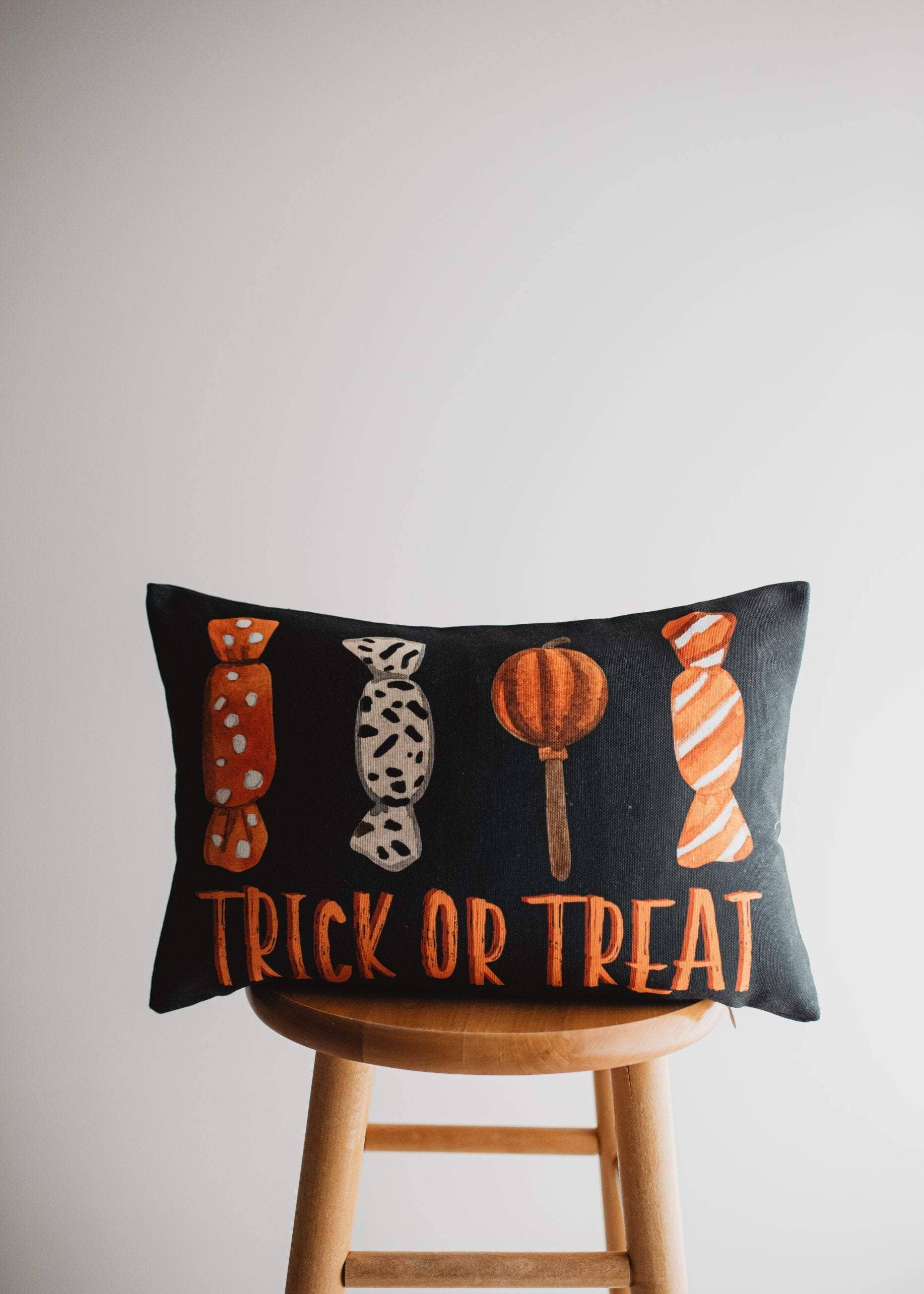 UniikPillows - Venta al por mayor Funda de cojín - Funda de almohada de caramelo truco o trato | fundas de almohada de Halloween | Decoración de otoño | Decoración de habitaciones | Almohadas decorativas | Regalo para ella | Almohadas de sofá8