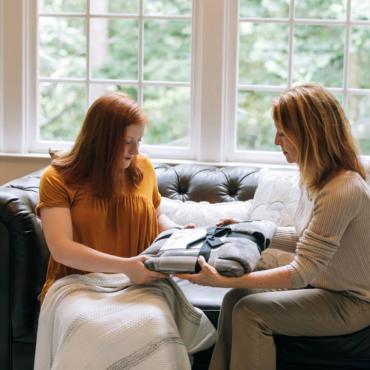 The Grandparent Gift Co. Inc. – wholesale Throw blanket – Pawprints Left By You Sympathy Pet Loss Hugs Blanket 60994