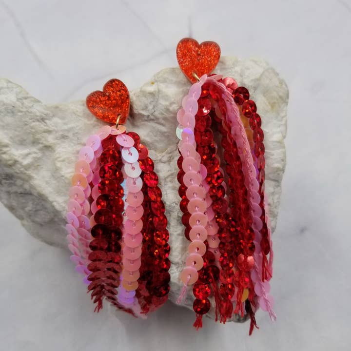 Brincos de Coração com Lantejoulas e Franjas para o Dia dos Namorados por atacado de The Pretty Jewellery