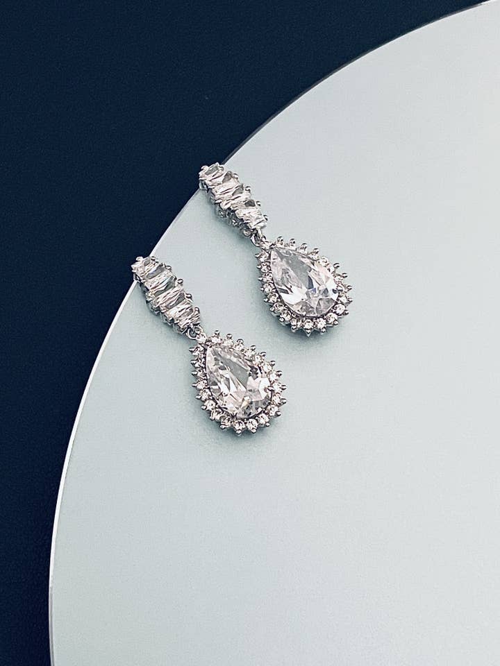 LYDIA - Boucles d'oreilles CZ CZ transparent en argent pour la vente par JohnnyB Jewelry