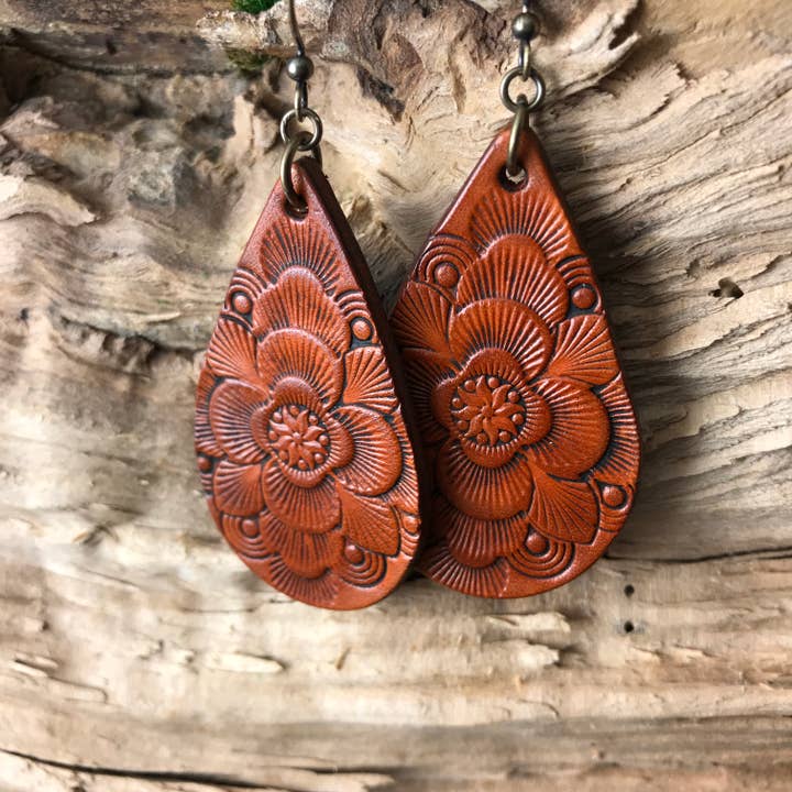 Red Pony Leather Goods - Vente Boucles d'oreilles pendantes - Boucles d'oreilles Boho Western en cuir Mandala en forme de larme4