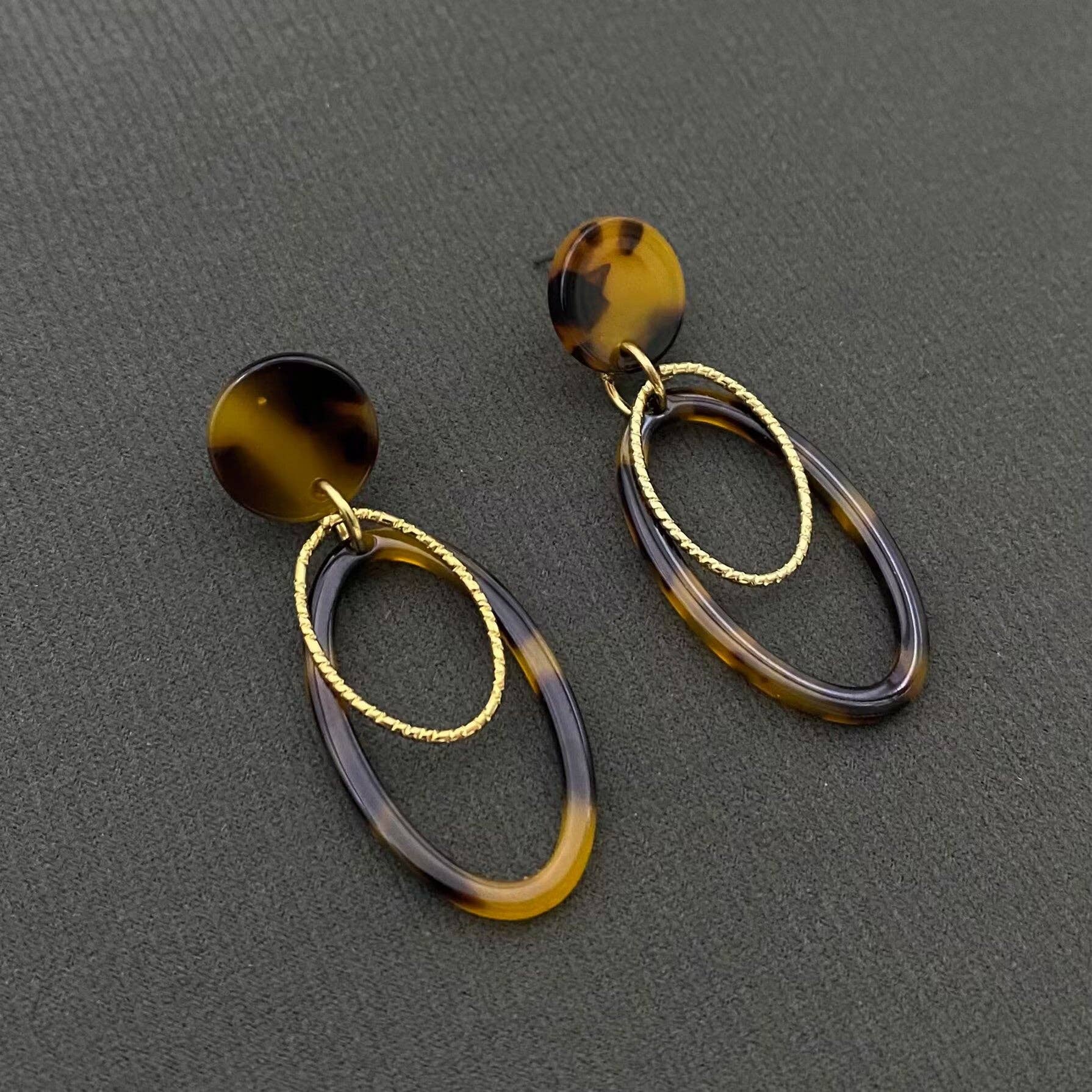 Mio Queena - Wholesale Dangle Earrings - Leopard Color Resin & Metal Double Ring Dangle Earrings1