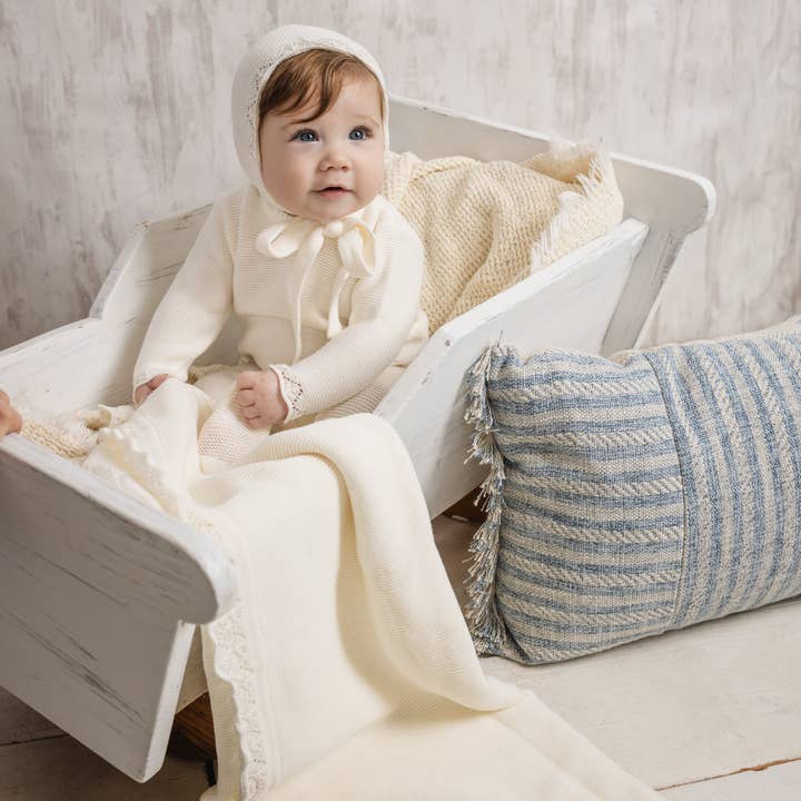 Ensemble Alma Layette ~ Blanc cassé pour la vente par Bon Knit