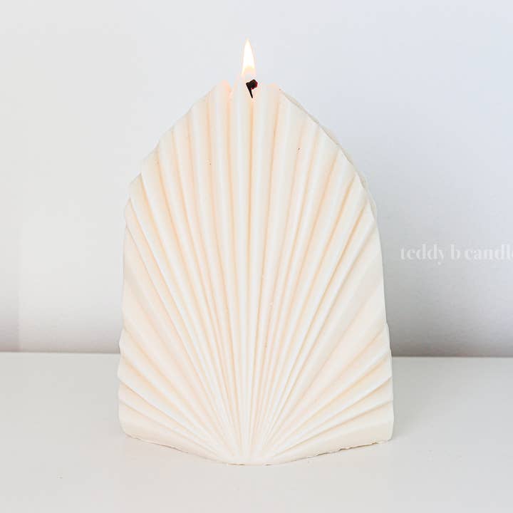 Palm Leaf Large Candle for wholesale by teddy b candles