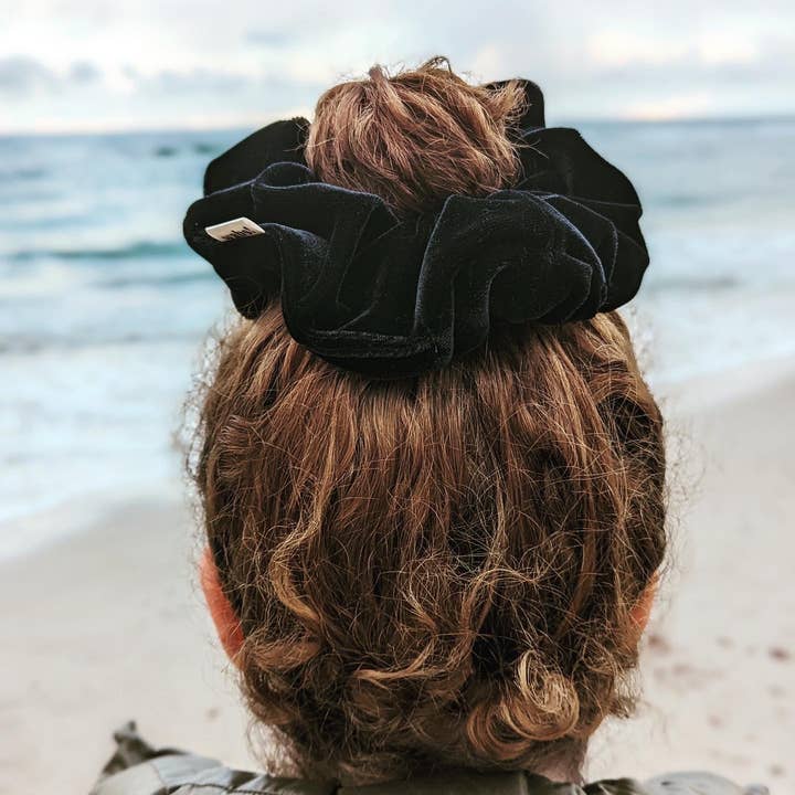 What a bun! - Wholesale Scrunchie - Women's - Schwarzer Samt-Haargummi1