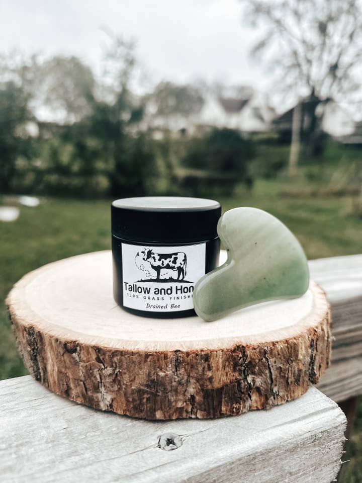 Abeille épuisée pour la vente par Tallow and Honey, LLC.