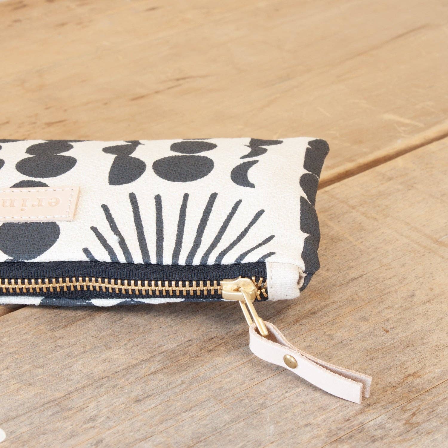 SVART BLIXTLÅS SLITEN SVART SOL + MÅNPENNA VÄSKA för wholesale på Faire2