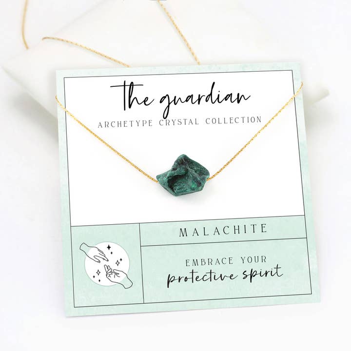 Collier de pierres précieuses brutes en malachite avec cristal de protection pour la vente par Delezhen