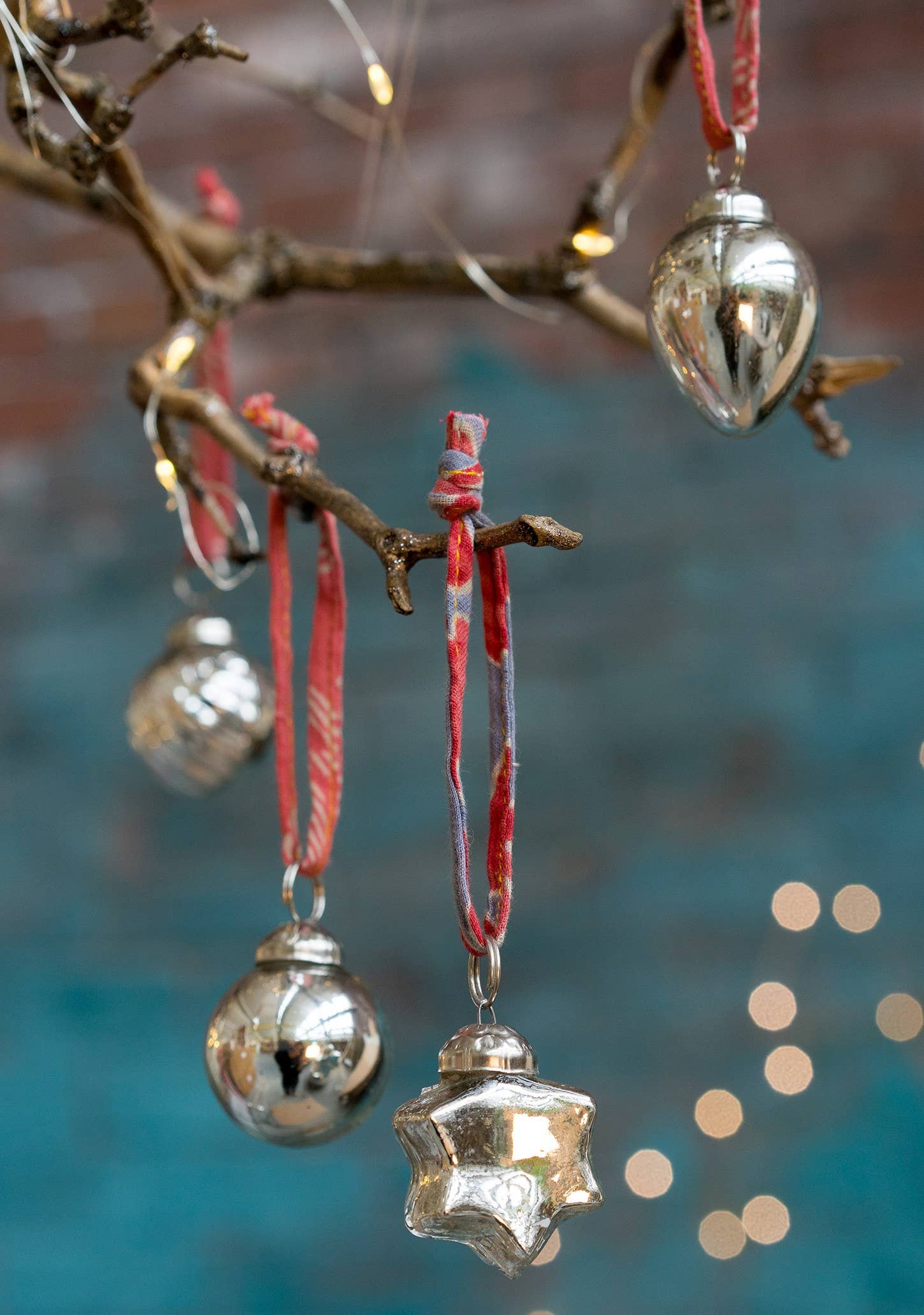 Namaste - Wholesale Christmas decoration - Set of 6 Silver Finish Recycled Glass Baubles1