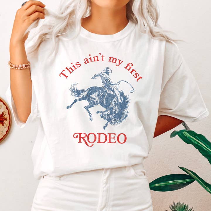 Detta är inte min första Rodeo, Cowboy, Cowgirl T-shirt för wholesale av Refinery Number One LLC