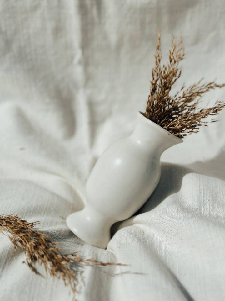 Petit vase en grès céramique pour la vente par Cazú Ceramics