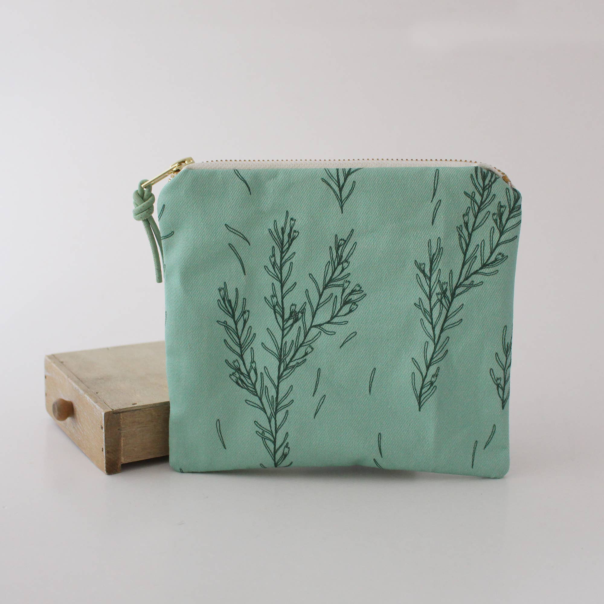 The Blue Rabbit House - Wholesale Makeup/Cosmetic Bag - Floral/Waxflower Pattern | Zipper Pouch | Cosmetic Bag6