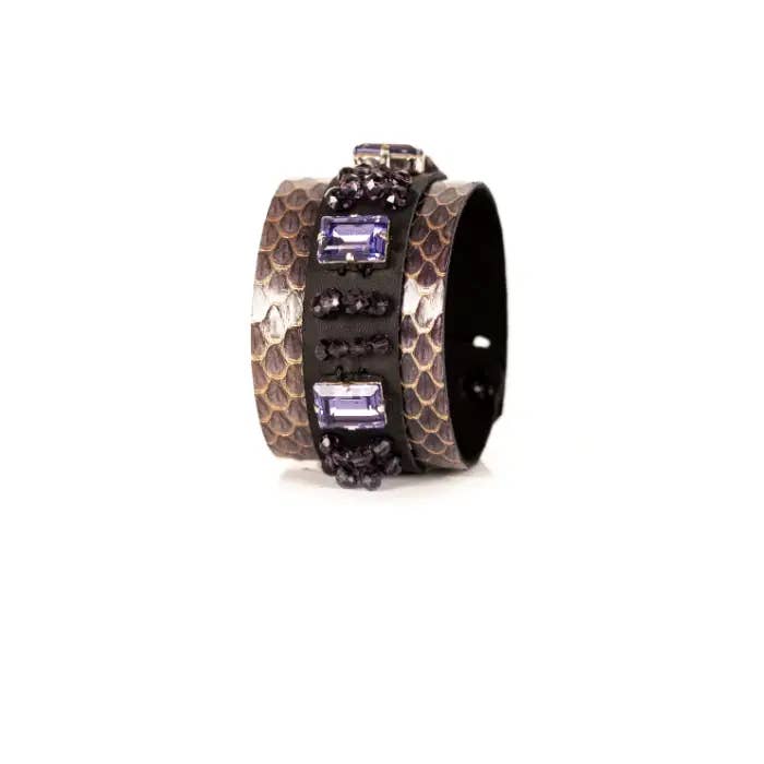 Bracelet manchette en cuir de python avec cristaux, fumée et améthyste pour la vente par The Dark