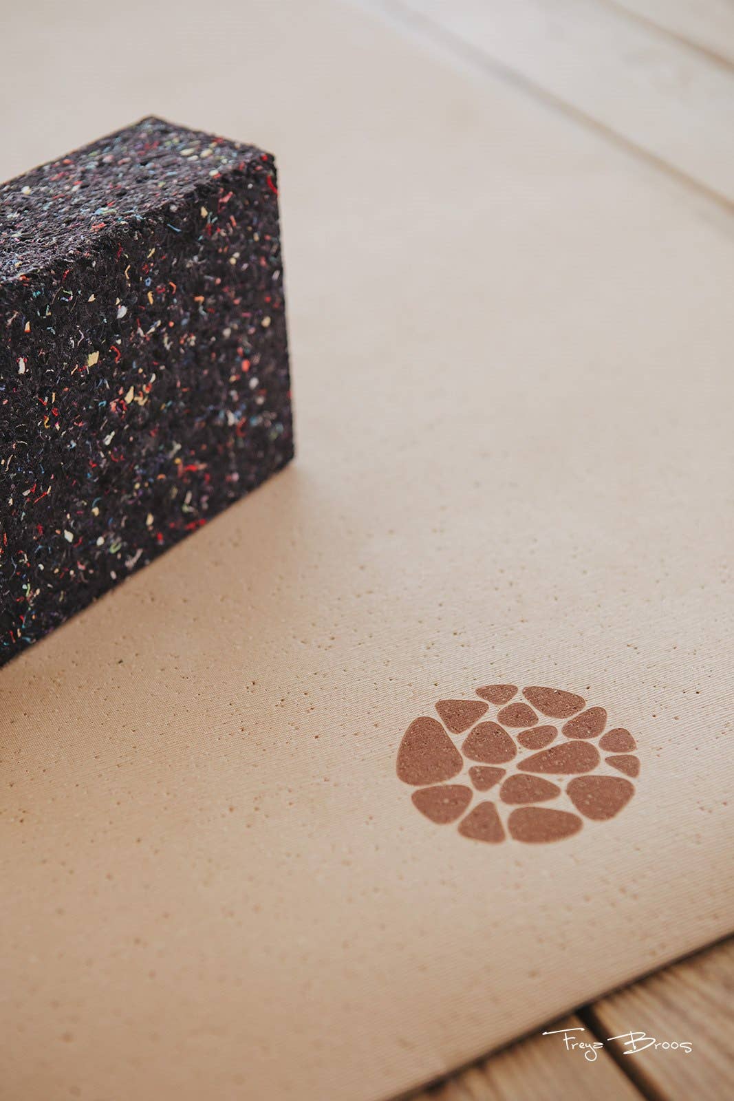 Pierre Sports - Wholesale Yoga Mat - Locust yoga mat - brown - stylish yet affordable - 0.75 kg2