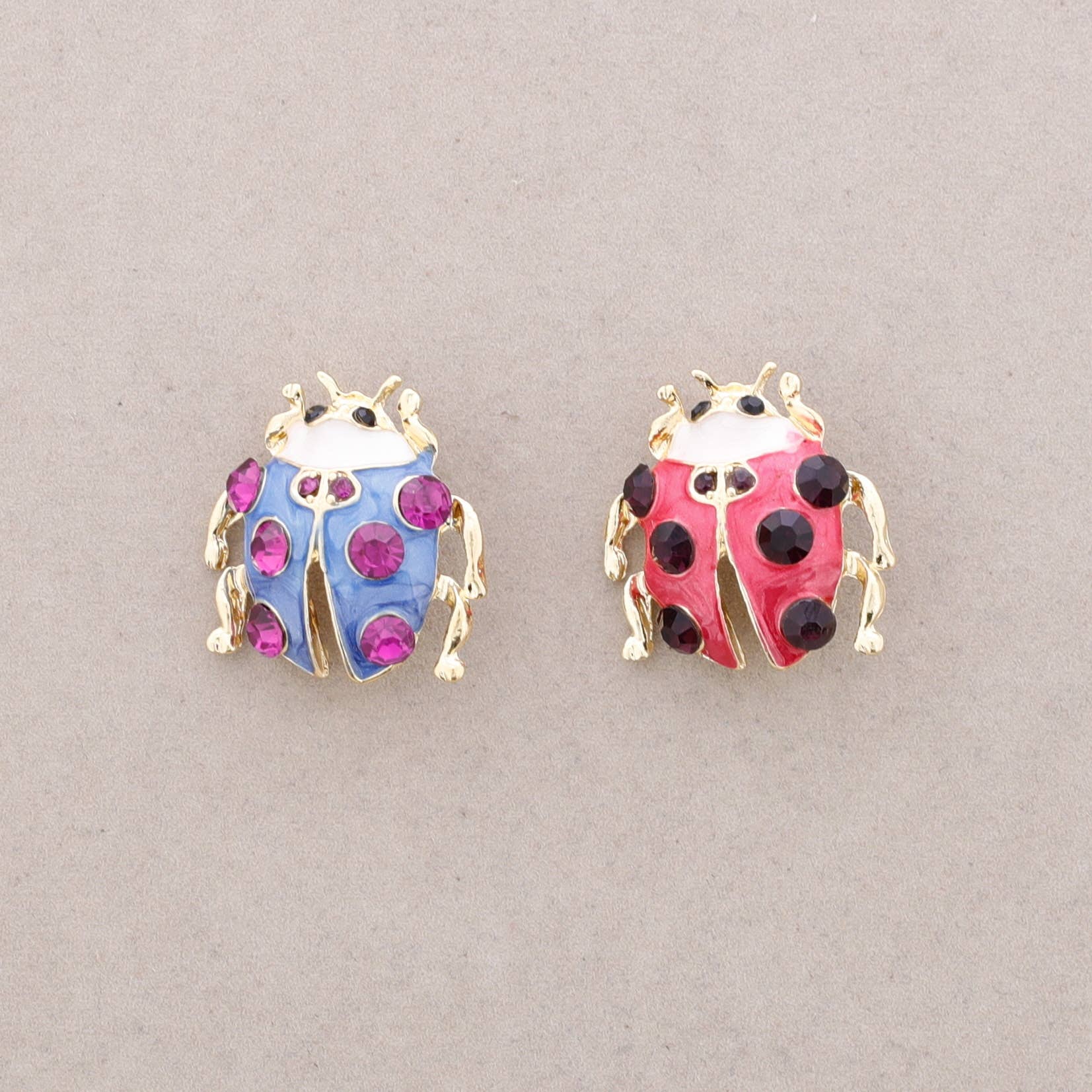 Sonata – Großhandel Broschen – Doppelset Marienkäfer-Broschen aus Metall mit Emaille und Kristallen0